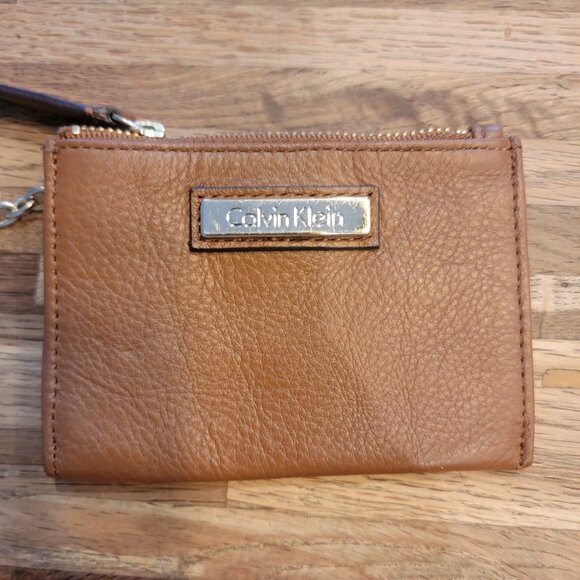 Calvin Klein Small ID/Card Case with Key Chain - Picture 2 of 11
